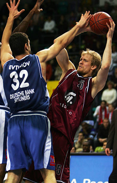 绩战胜乌兹 绩战胜乌兹