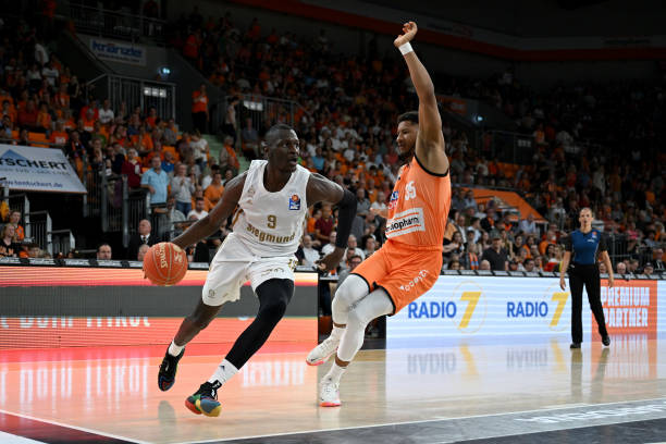 轻球员逐渐 轻球员逐渐